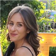 Estoy comprometida con fomentar el amor por el idioma inglés en mis estudiantes y ayudarles a alcanzar su máximo potencial.